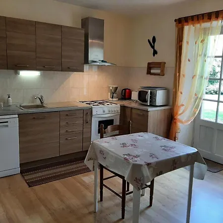 Hébergement de vacances édon, 4 Pièces, 6 Personnes - Fr-1-653-201 *